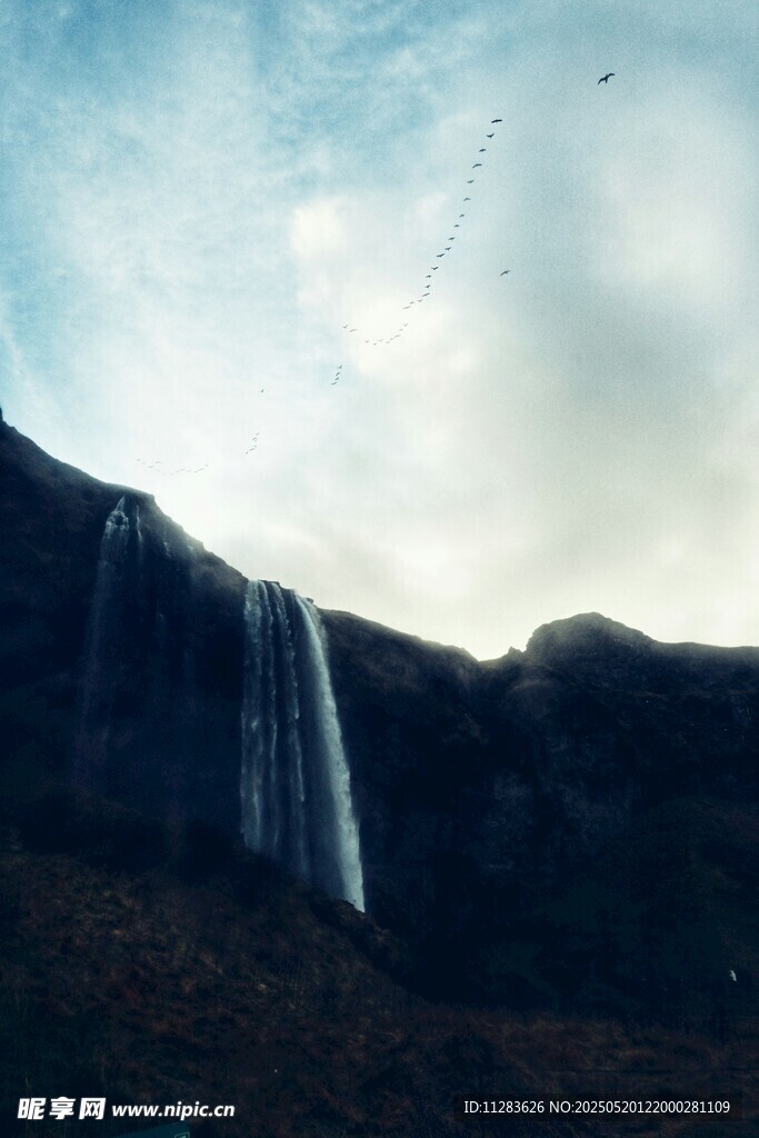 山间瀑布美景