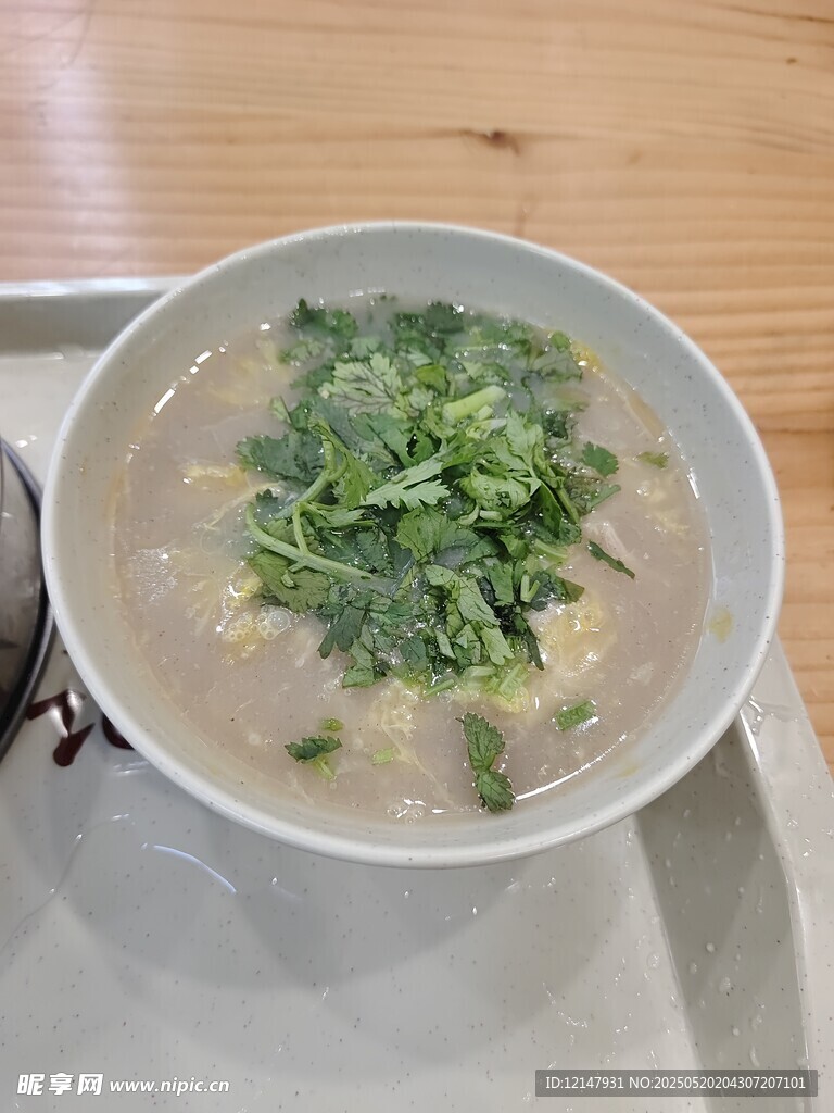 一碗鲜香的青菜豆腐汤