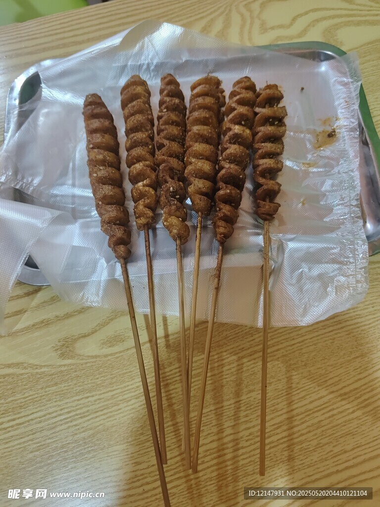 竹签串起的面筋