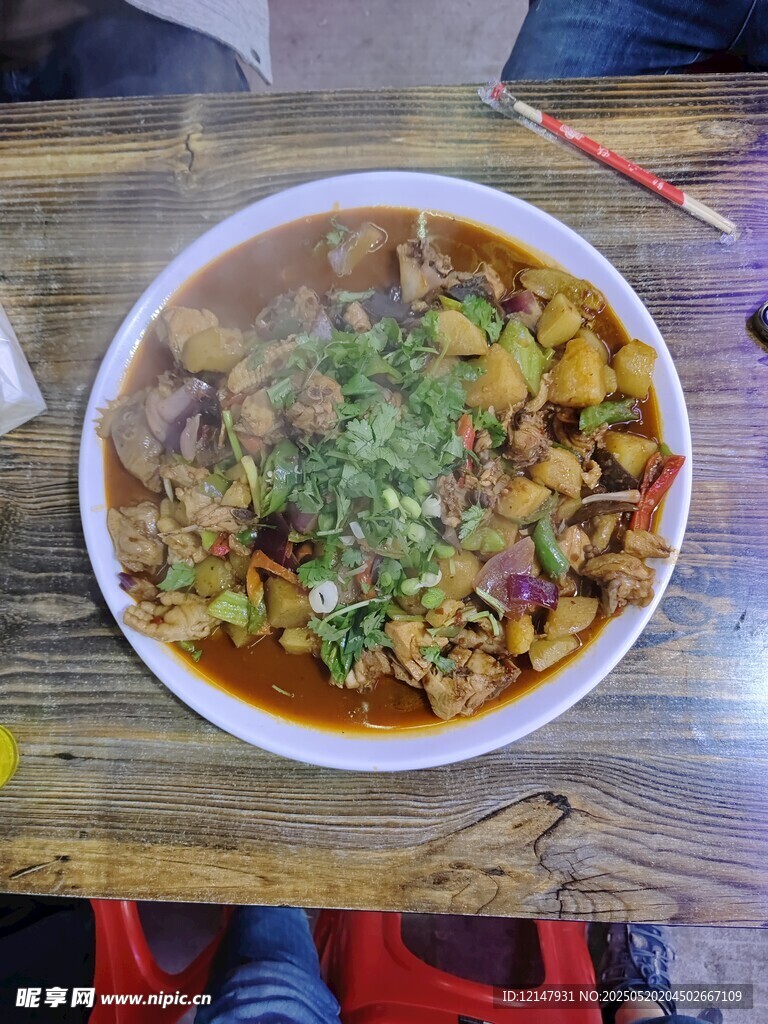 美味鲜香的特色鸡肉煲