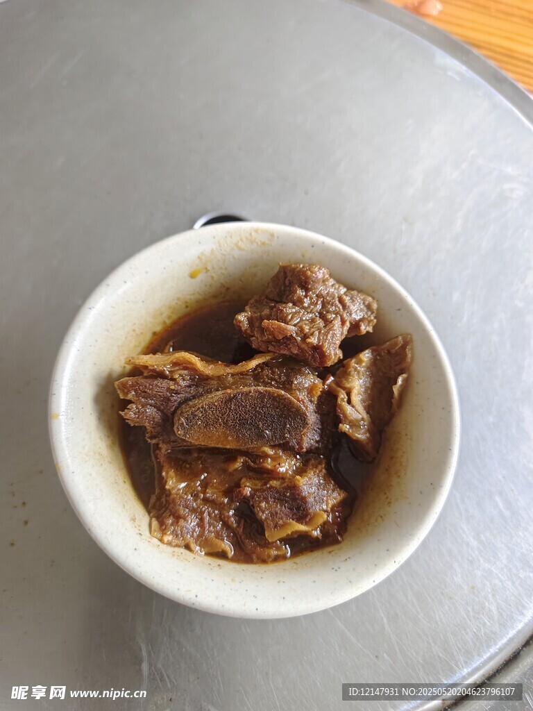 碗中美味卤牛肉排骨