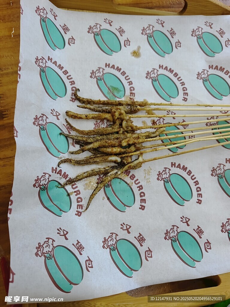 竹签串起的美味食材