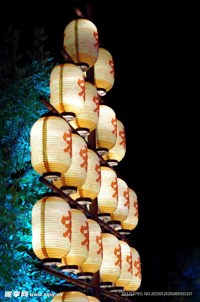 中式多层灯笼夜景展示