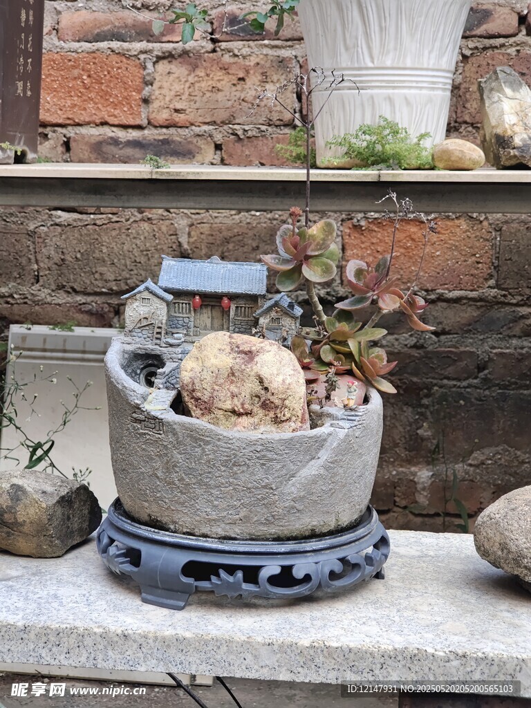 古朴石盆绿植景观摆件