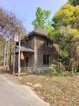 林间古朴小屋