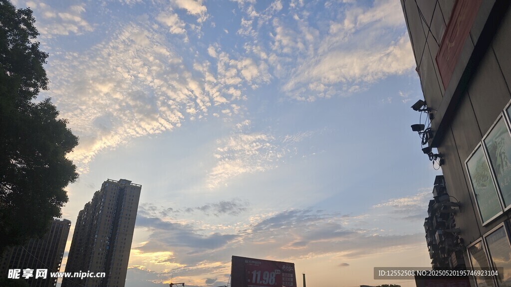 城市黄昏天空美景