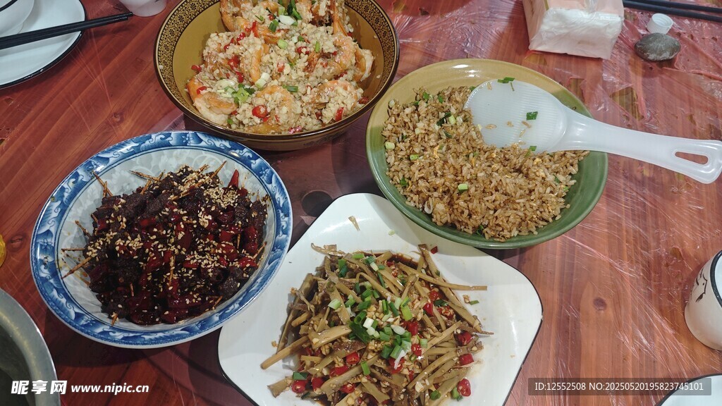 多样美味家常菜摆上桌