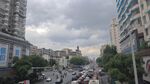 城市繁忙街道景象