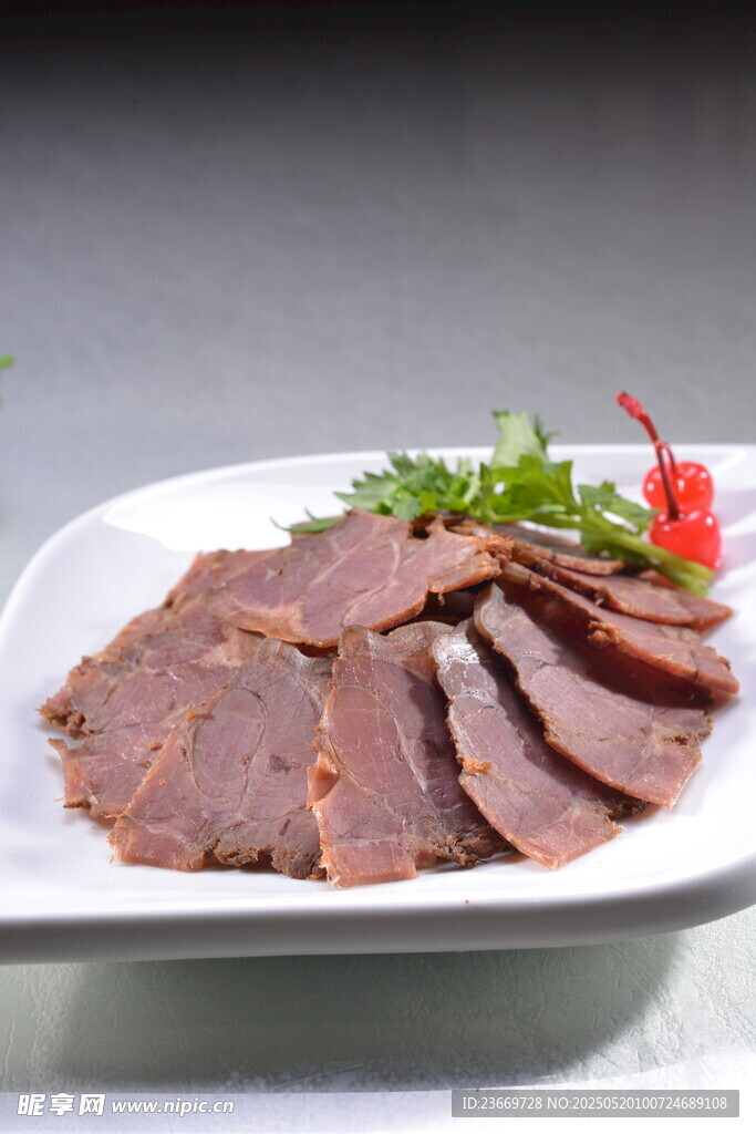 美味酱牛肉摆盘精致