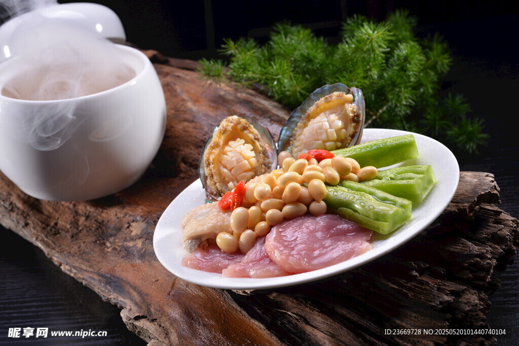 海鲜拼盘配多样食材