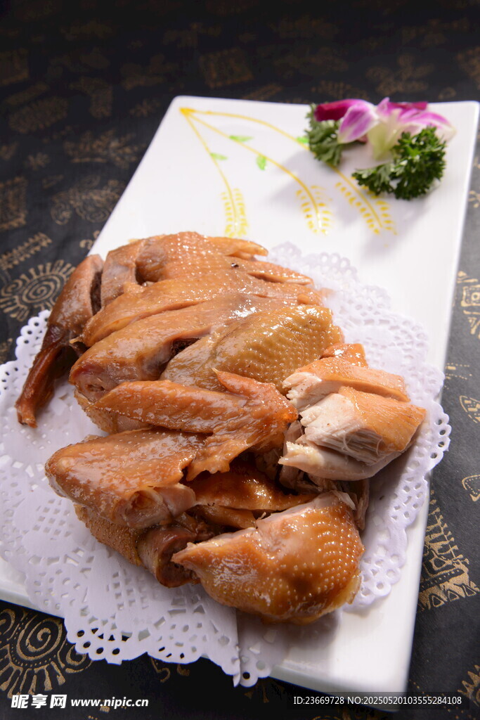 美味白切鸡摆盘精致
