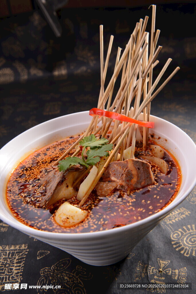 美味串串香 诱人小吃