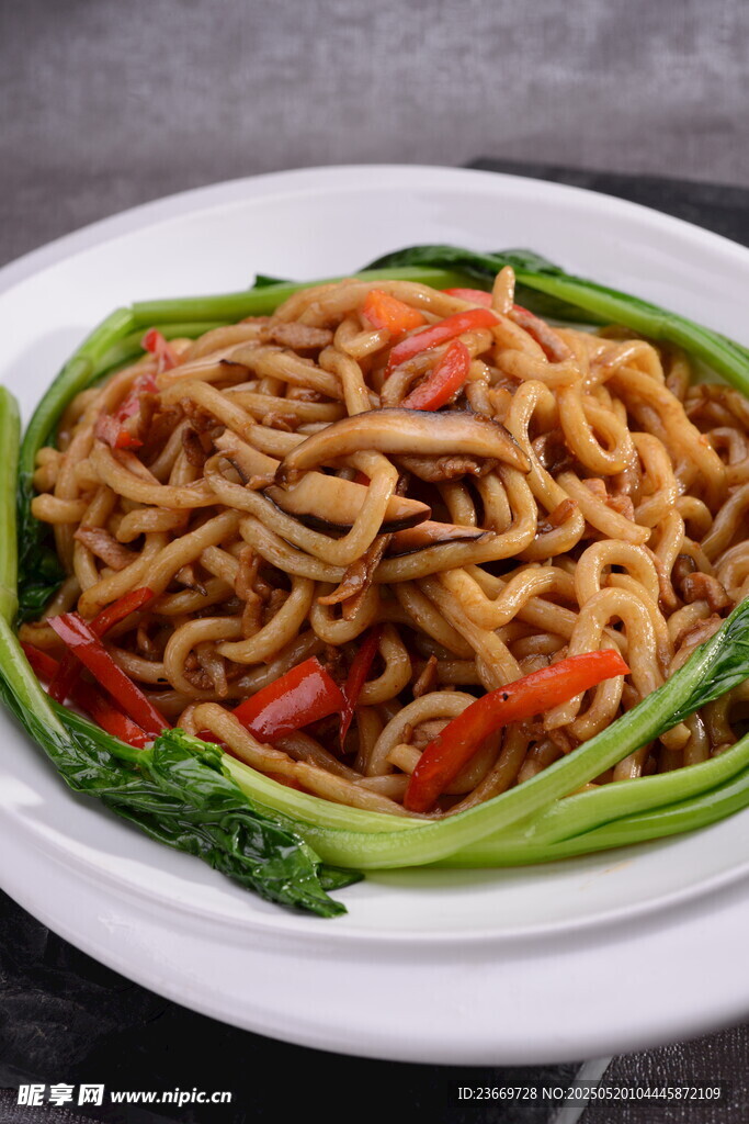 美味番茄青菜炒面