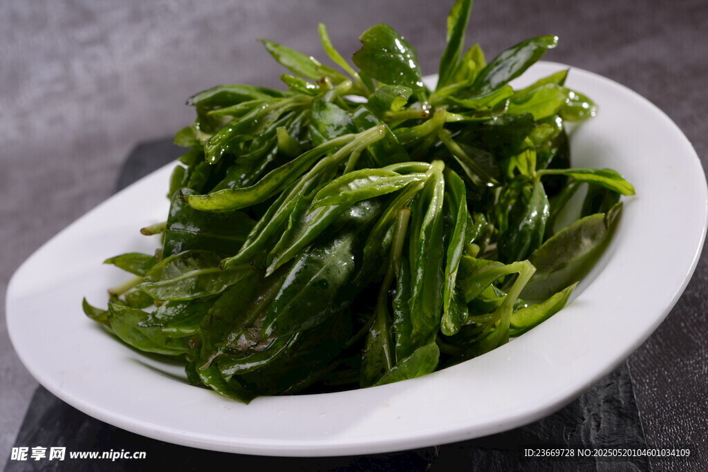 盘中鲜嫩空心菜