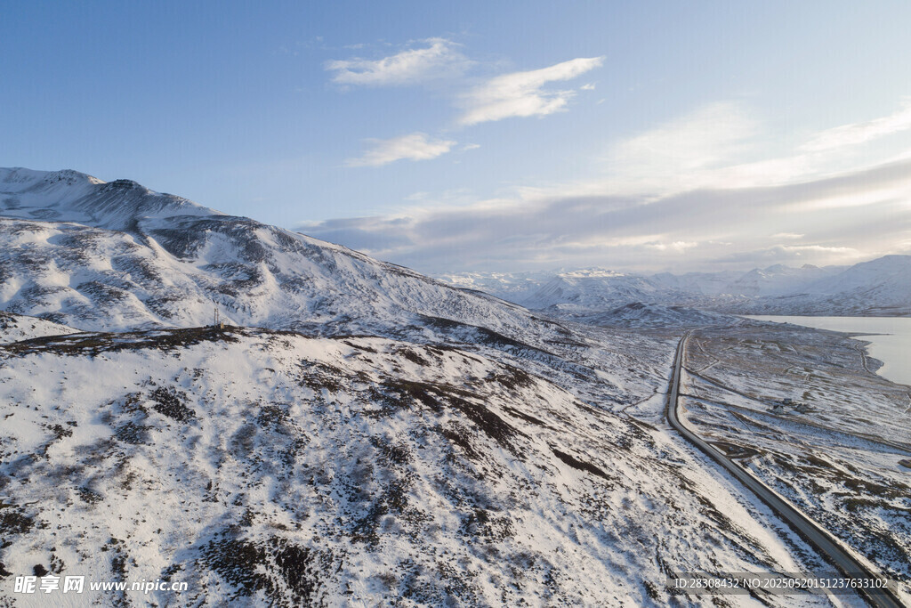 雪山壮丽风景俯瞰图