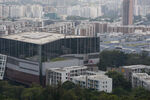 城市中现代建筑与周边景观