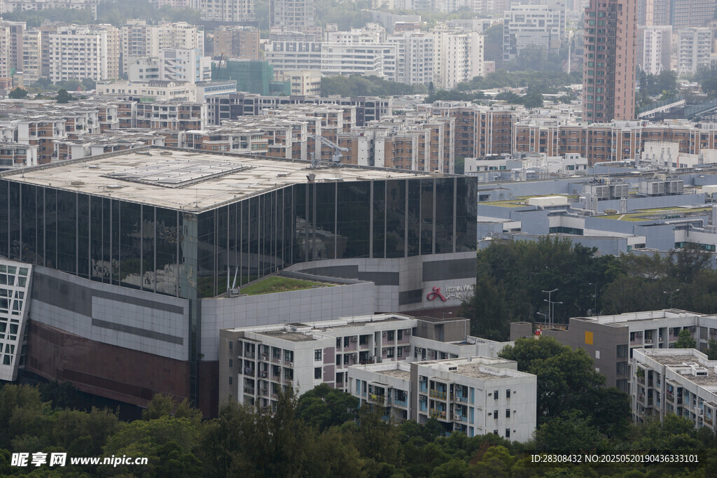 城市中现代建筑与周边景观
