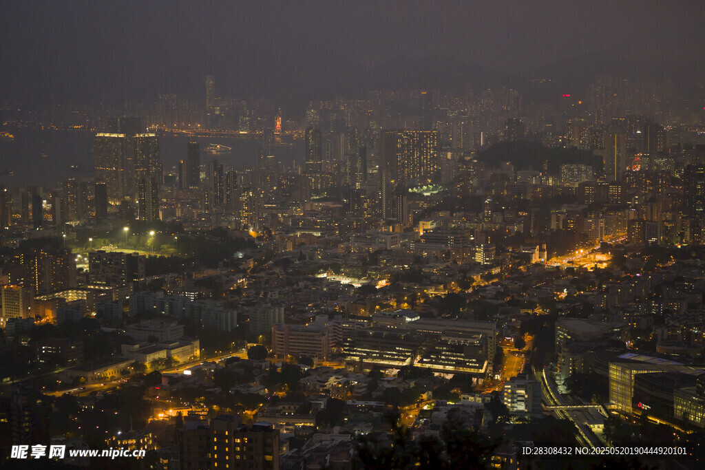 城市夜景俯瞰图