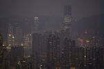 雾中都市夜景