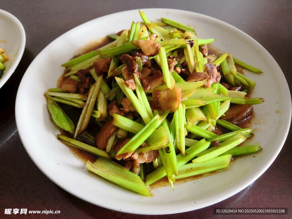 芹菜炒牛肉