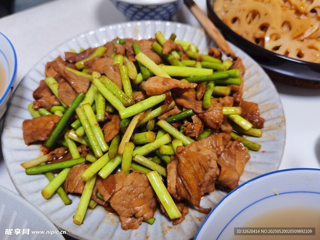蒜苔炒肉片