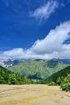 山间美景 蓝天白云绿地