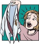 女子惊恐展示破损衣物
