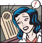 女子惊恐面对老式收音机