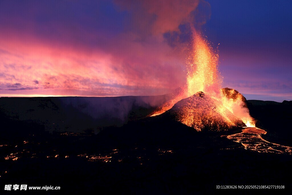 火山喷发的壮丽瞬间