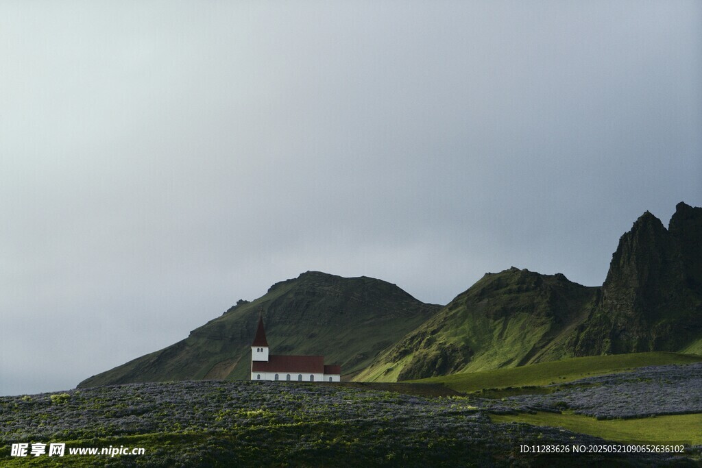 冰岛山间小屋风景