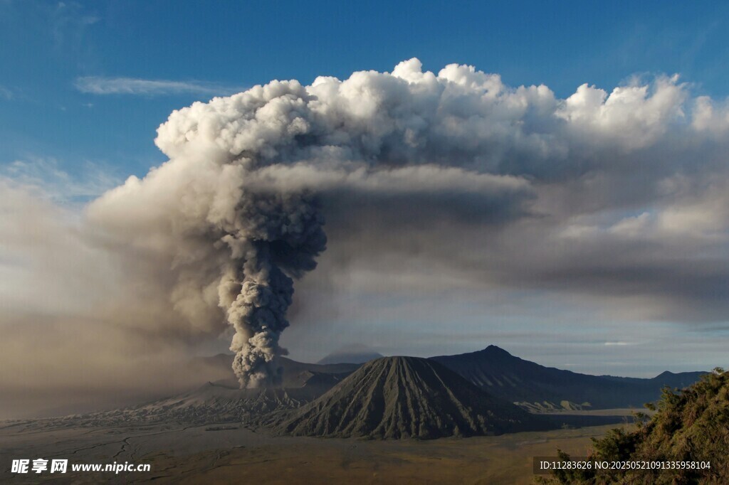 火山喷发壮观景象