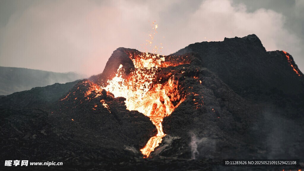 火山喷发的壮丽瞬间