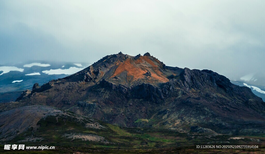 壮丽山景展现自然之美