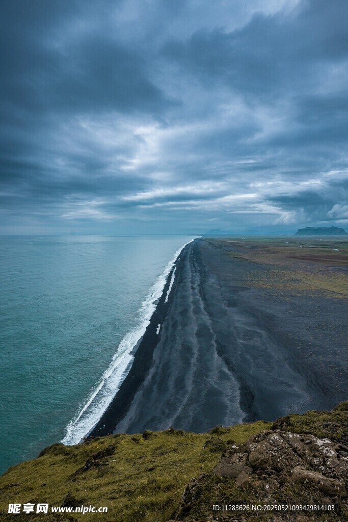 悬崖边的壮阔海景