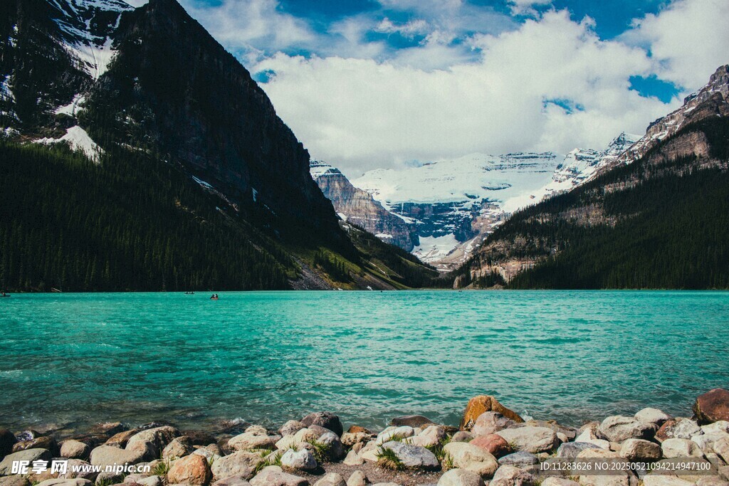 美丽的高山湖泊自然景观