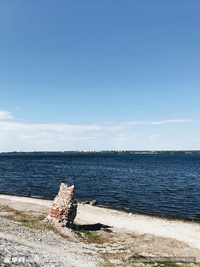 海边独石 宁静开阔景致