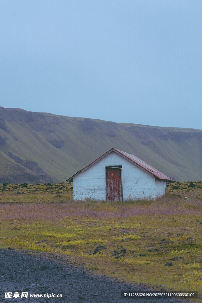 荒野中的孤独小屋