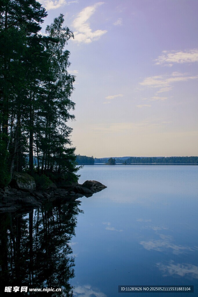 湖畔黄昏美景