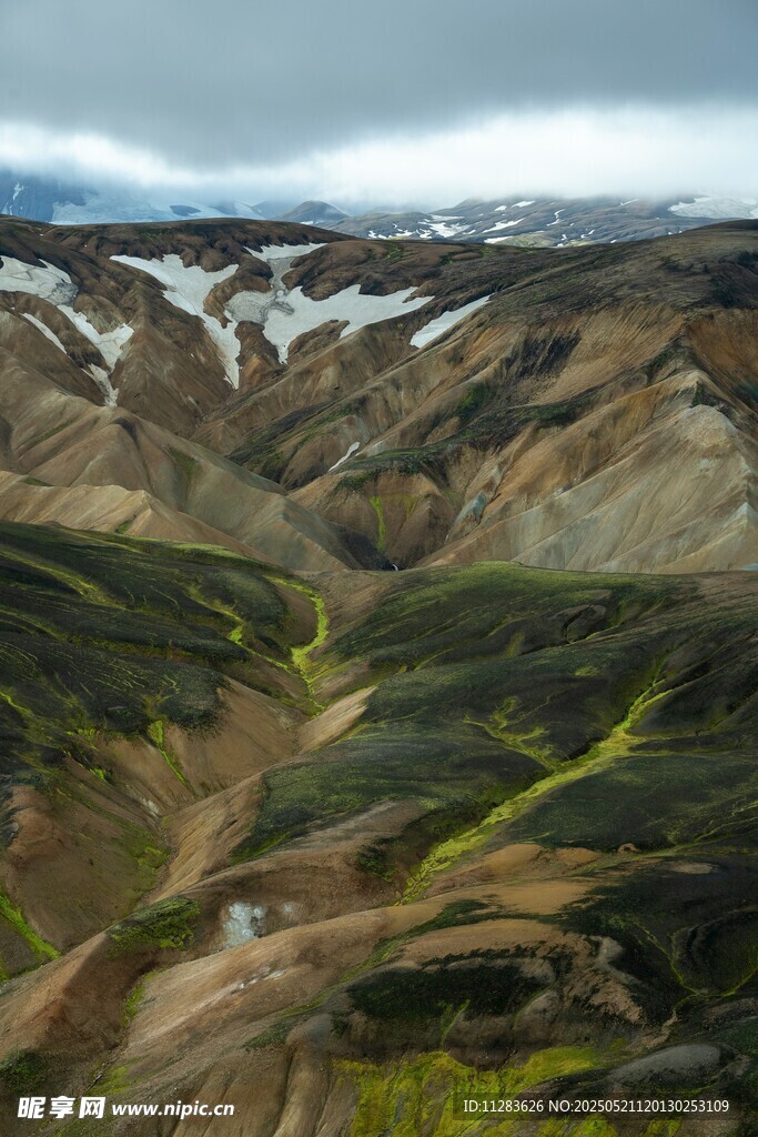 冰岛壮丽多彩山地景观