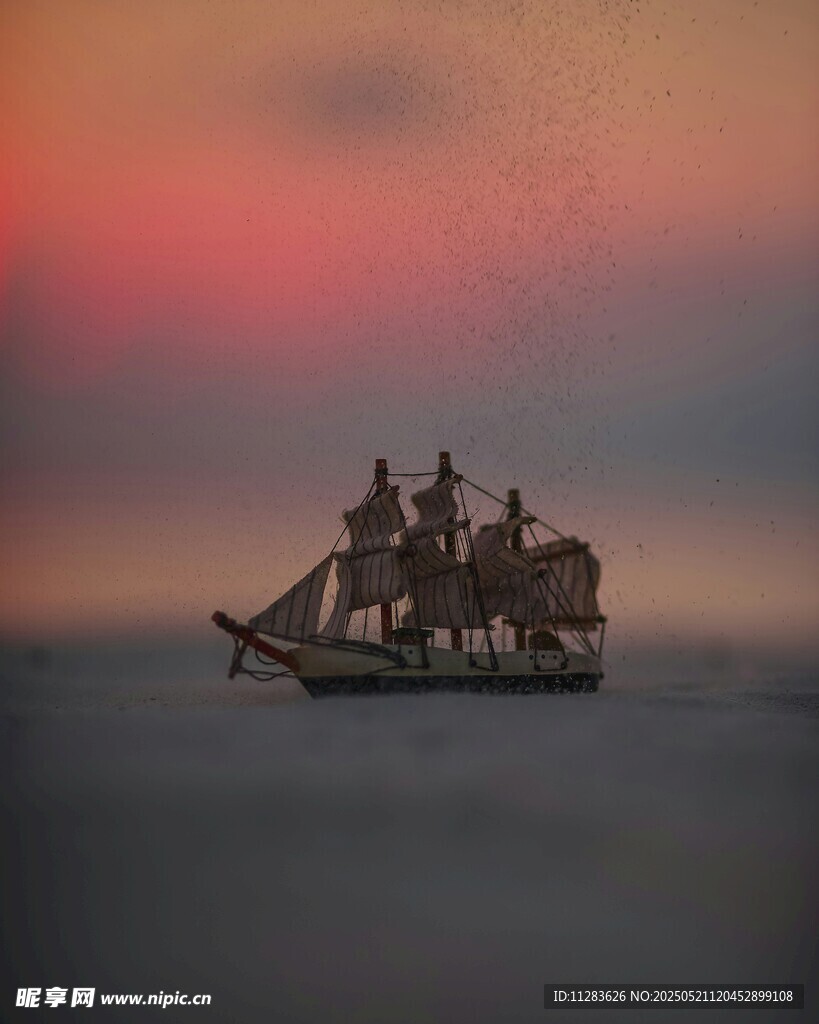 海上孤舟剪影