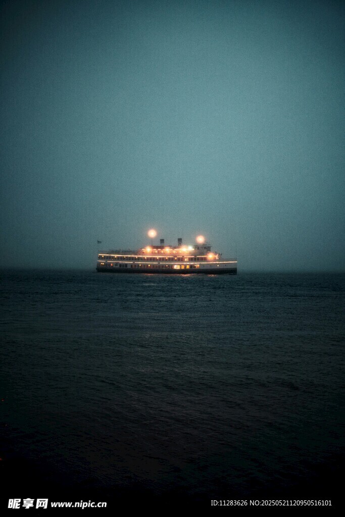 海上孤船夜航