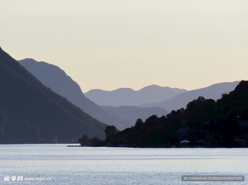 宁静山水湖景自然风光