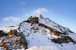 雪山之巅壮丽景致