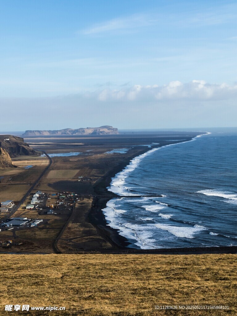 海岸风光 辽阔海景与村落