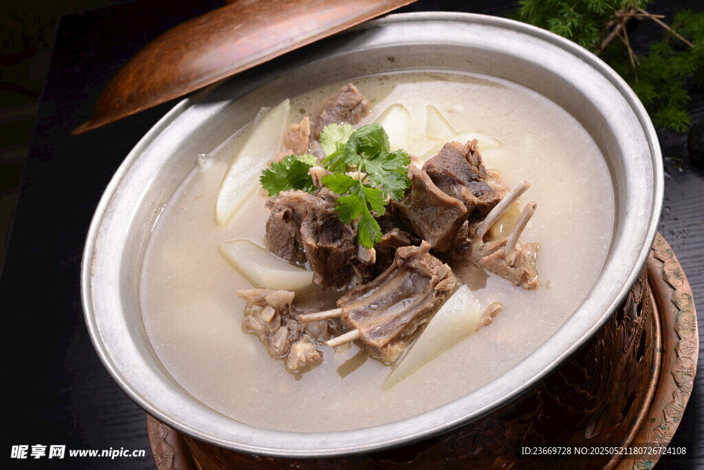 砂锅羊肉汤 鲜香诱人