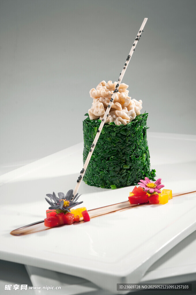 桃仁拌野菜