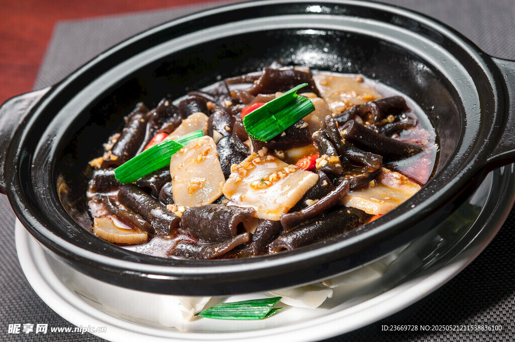 砂锅木耳豆腐煲