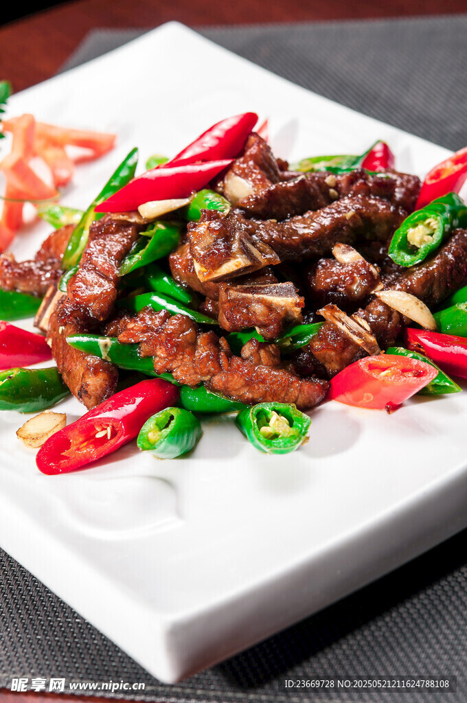 香辣牛肉配彩椒