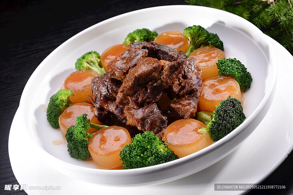 红烧排骨配西兰花美食
