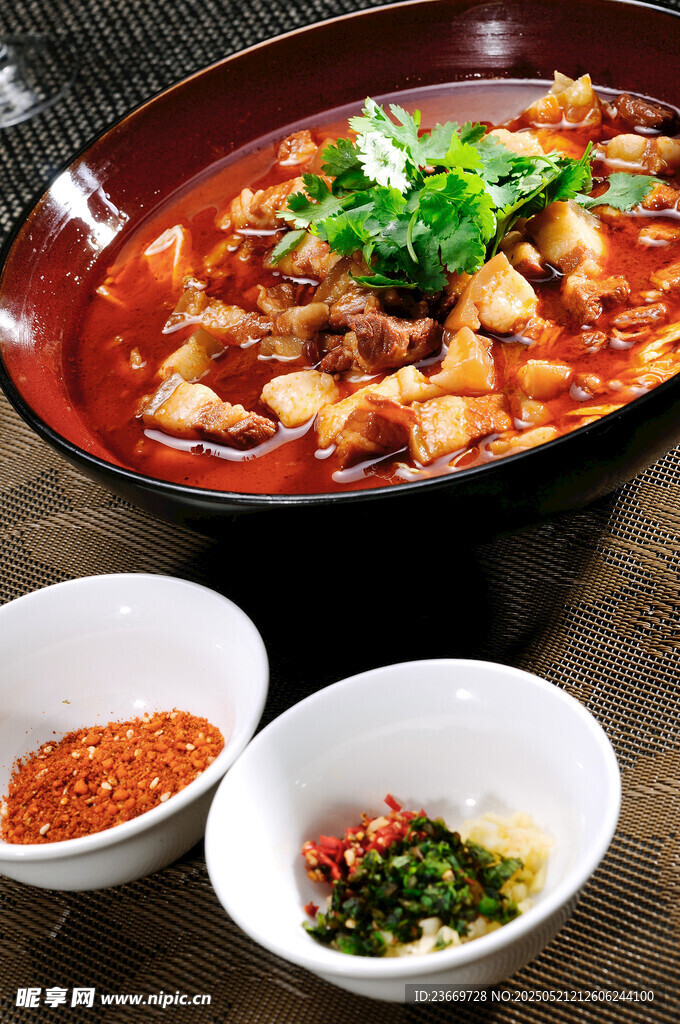美味麻辣火锅及特色蘸料